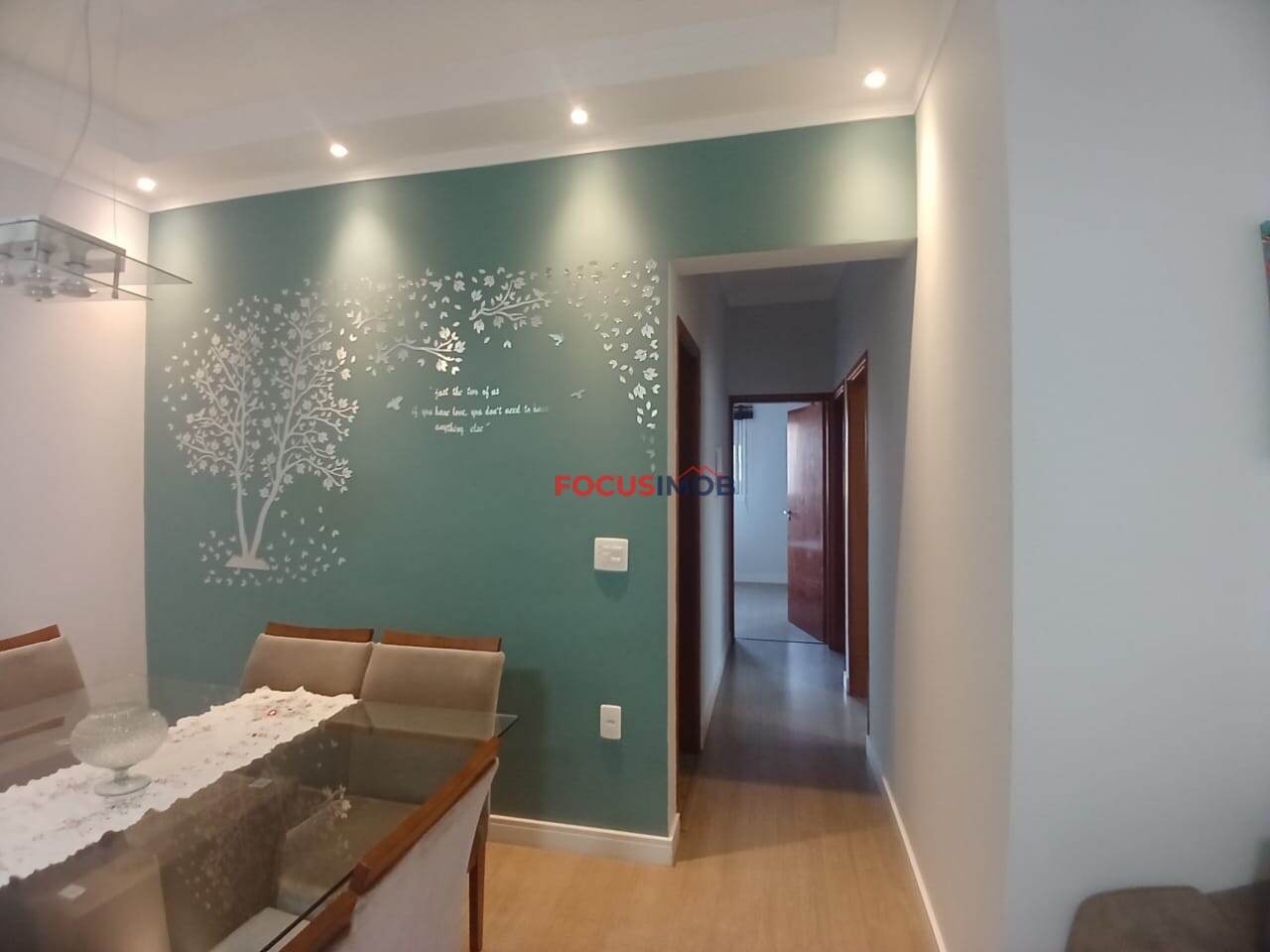 Apartamento localizado no 2º andar, em prédio com elevador, oferecendo conforto e praticidade no dia a dia.