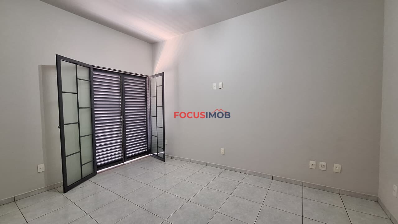 Lindo Sobrado à Venda – Conforto, Espaço e Excelente Localização!