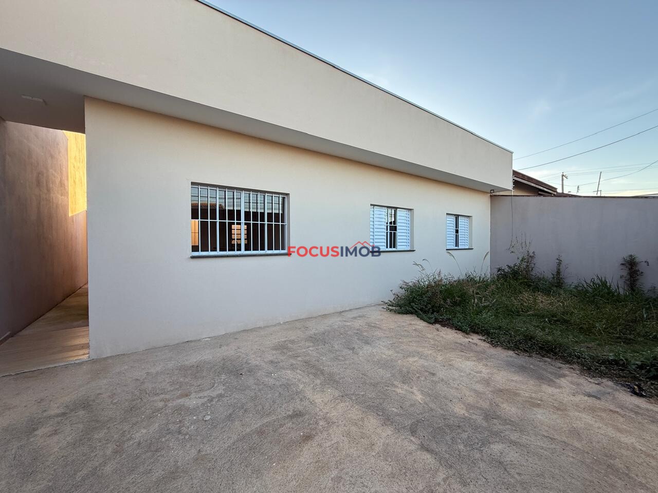 Casa Moderna no Jd. Esplanada | 3 Dormitórios (1 Suíte) a 5 Minutos do Centro