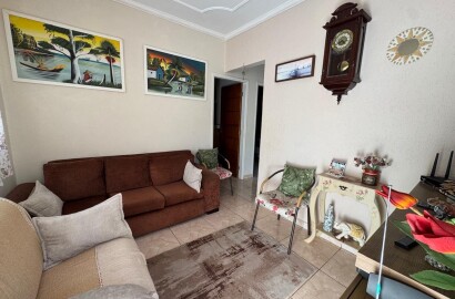 Casa Ampla à Venda com 3 Quartos e Terreno de 300 m²
