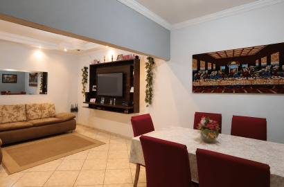 Casa à Venda com 4 Quartos sendo 2 Suítes e 190 m² de Área Construída