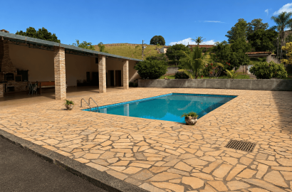 🌿 Chácara Completa em Monte Sião/MG – 1.500 m² com Piscina, Campo e Área de Lazer | R$ 550.000