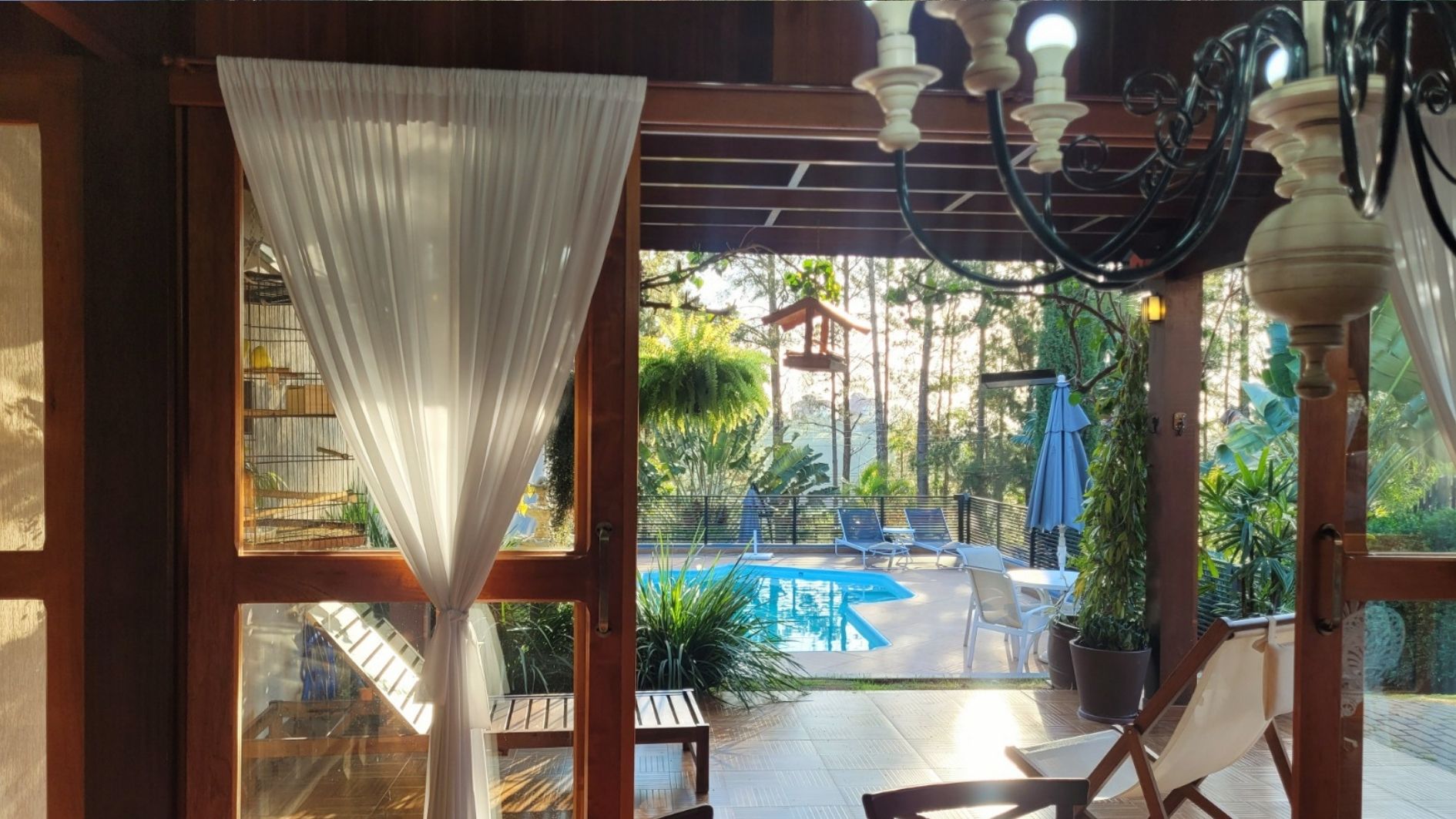 Linda Residência de Alto Padrão, a 1km do centro da cidade de Águas de Lindoia - SP