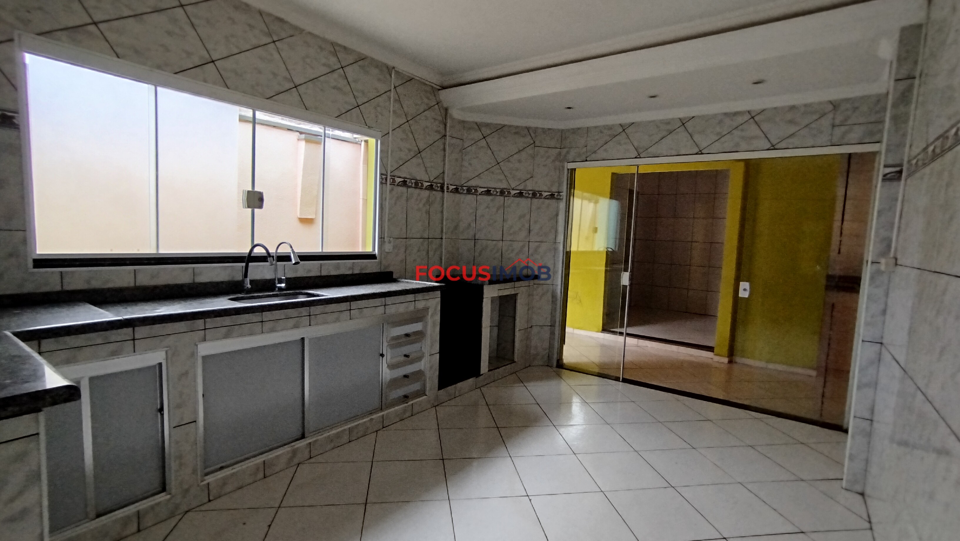 Sobrado três dormitórios no Jd Victoria Mogi Guaçu