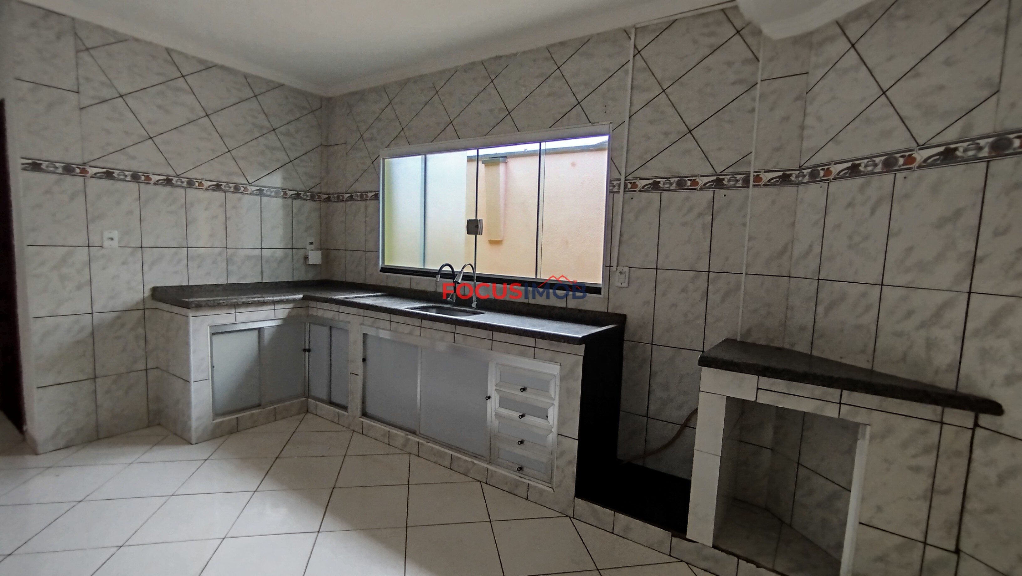 Sobrado três dormitórios no Jd Victoria Mogi Guaçu