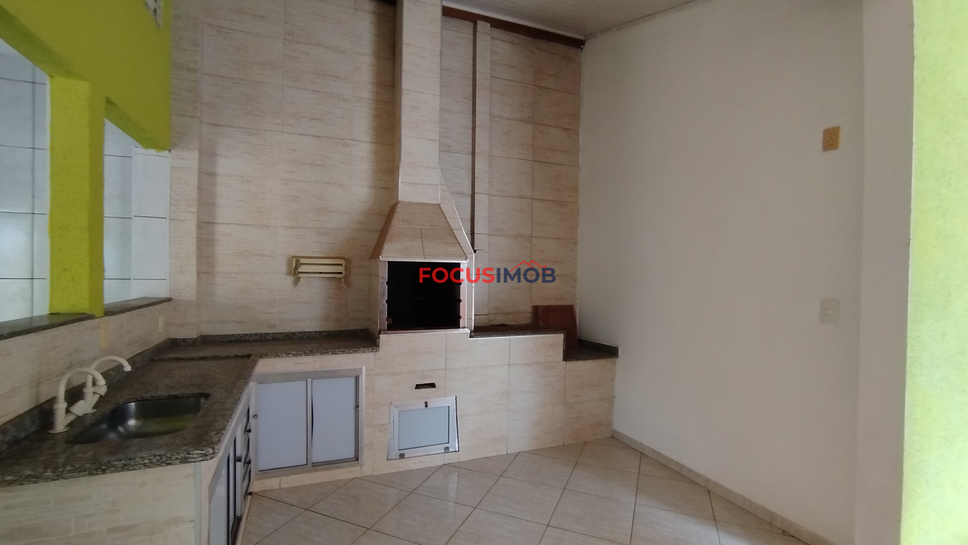 Sobrado três dormitórios no Jd Victoria Mogi Guaçu