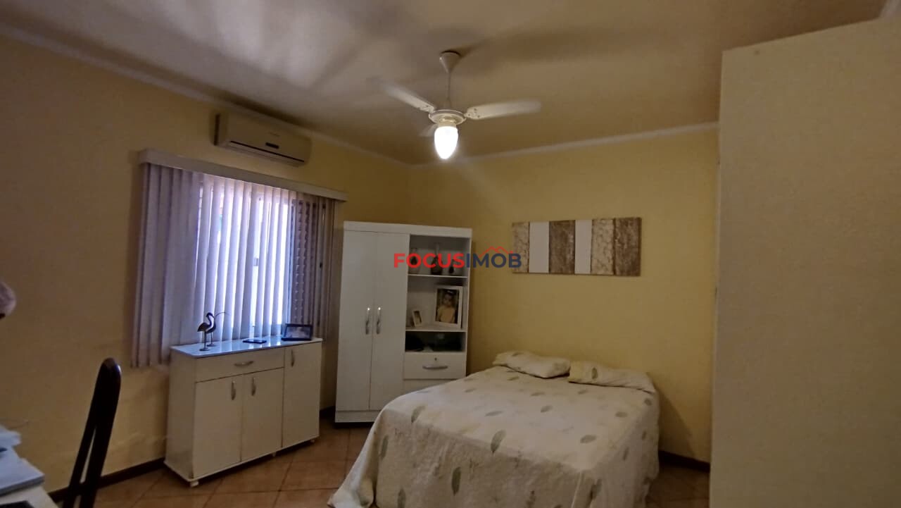 Chácara escriturada de 2.000m2 com casa ampla em condomínio fechado