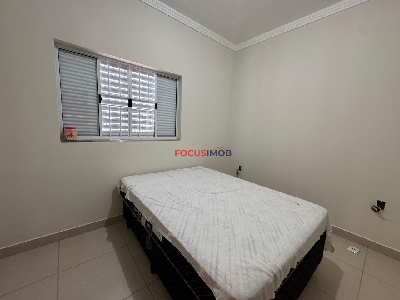 Chácara Completa com 2.000 m², Casas, Piscina e Energia Solar – Porteira Fechada