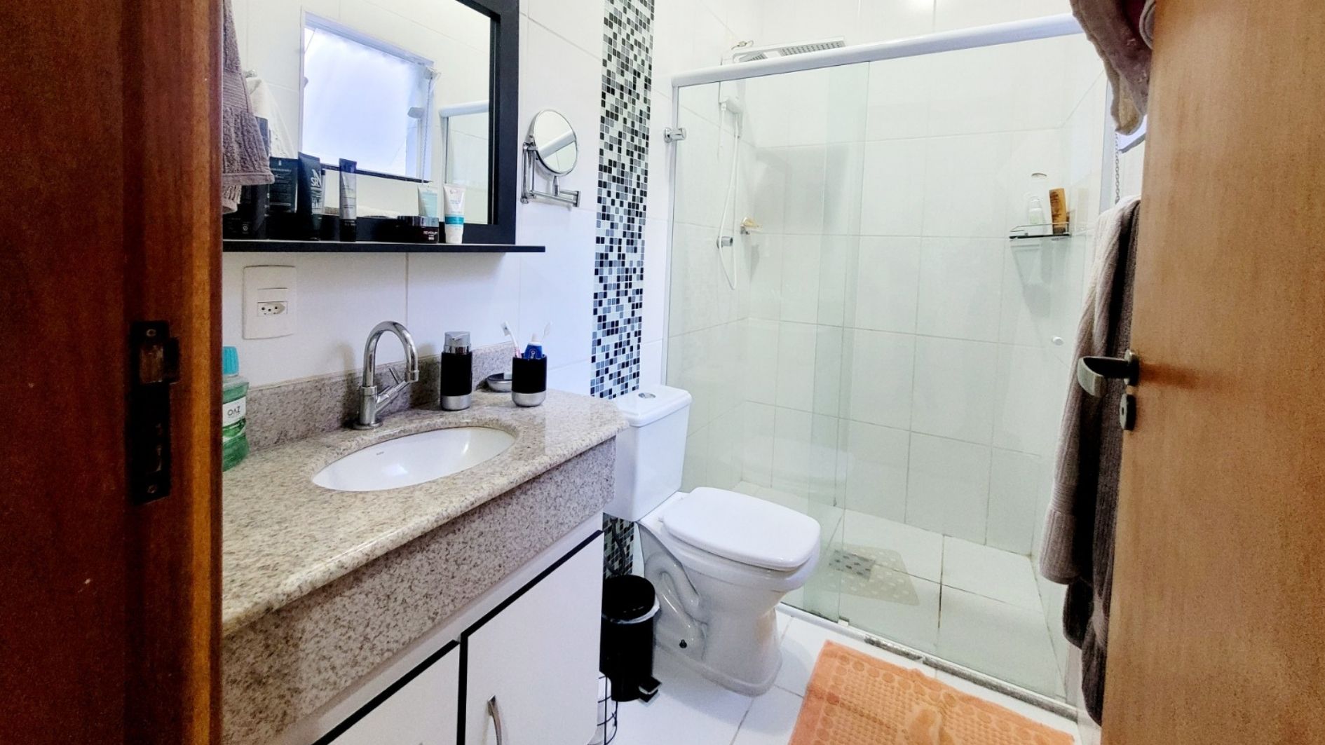 Linda Residência de Alto Padrão, a 1km do centro da cidade de Águas de Lindoia - SP