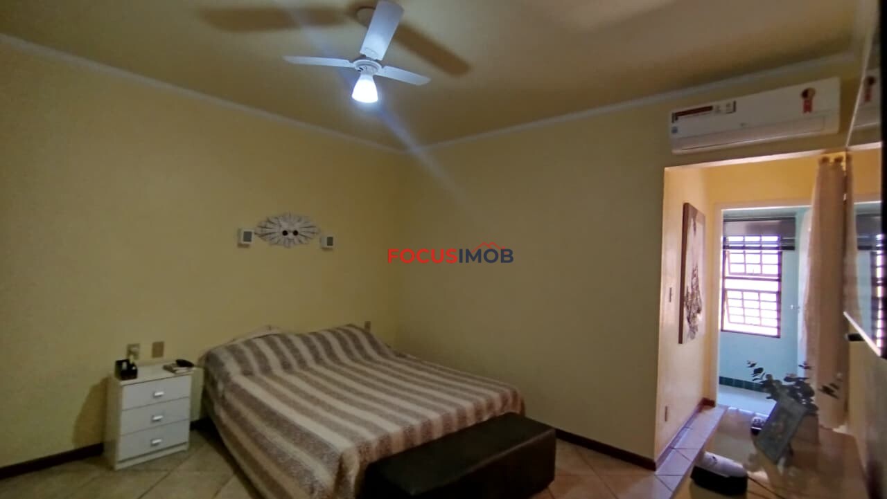 Chácara escriturada de 2.000m2 com casa ampla em condomínio fechado