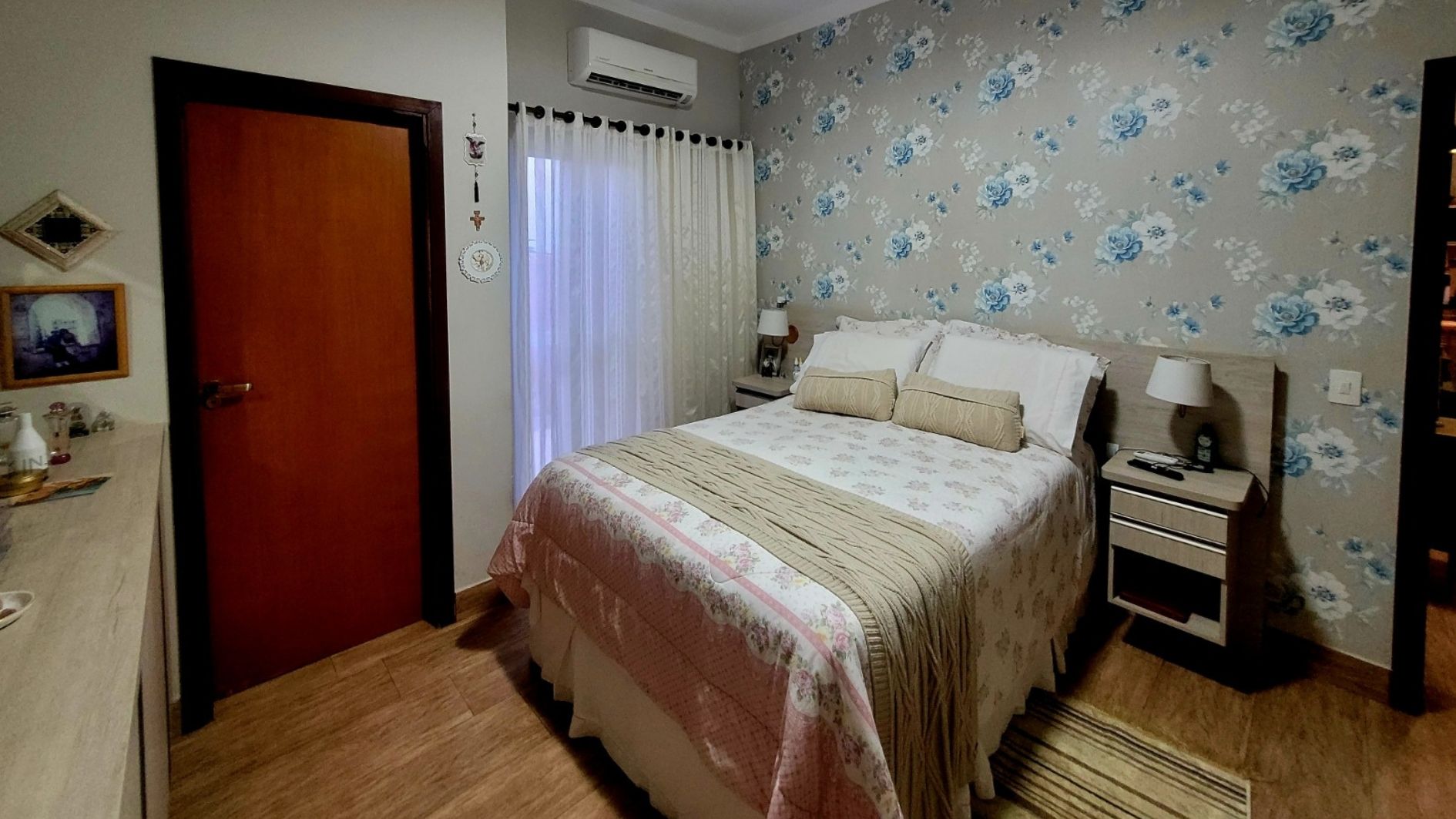 Linda Residência de Alto Padrão, a 1km do centro da cidade de Águas de Lindoia - SP