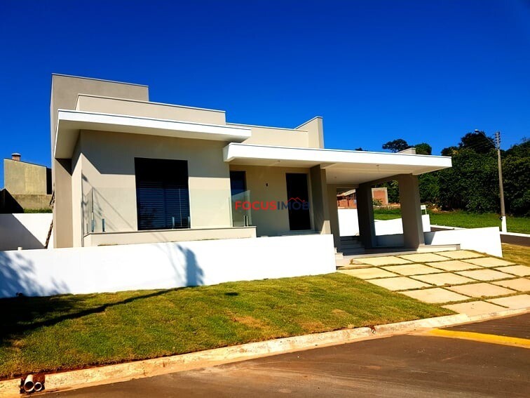 VENDO RESIDÊNCIA MODERNA E NOVA LOCALIZADA NUM LOTEAMENTO FECHADO