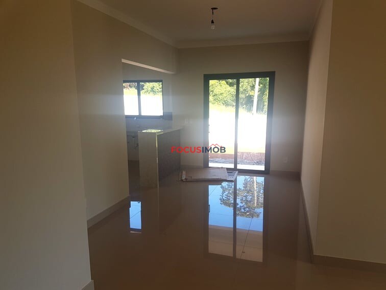 VENDO RESIDÊNCIA MODERNA E NOVA LOCALIZADA NUM LOTEAMENTO FECHADO