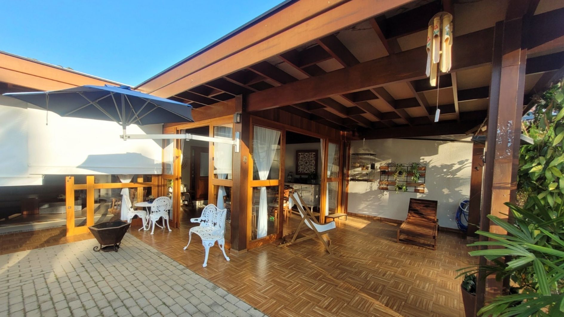 Linda Residência de Alto Padrão, a 1km do centro da cidade de Águas de Lindoia - SP