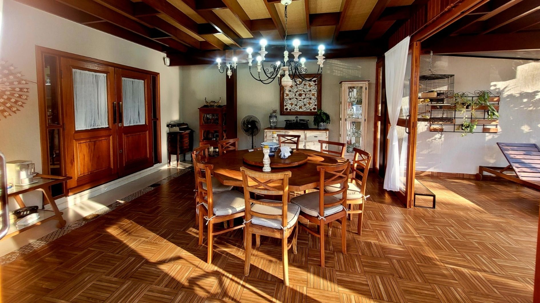 Linda Residência de Alto Padrão, a 1km do centro da cidade de Águas de Lindoia - SP