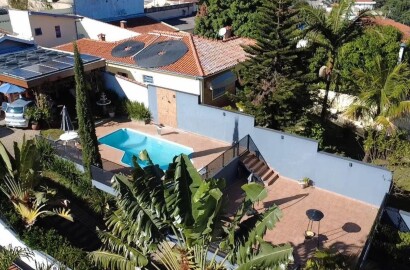 Linda Residência de Alto Padrão, a 1km do centro da cidade de Águas de Lindoia - SP