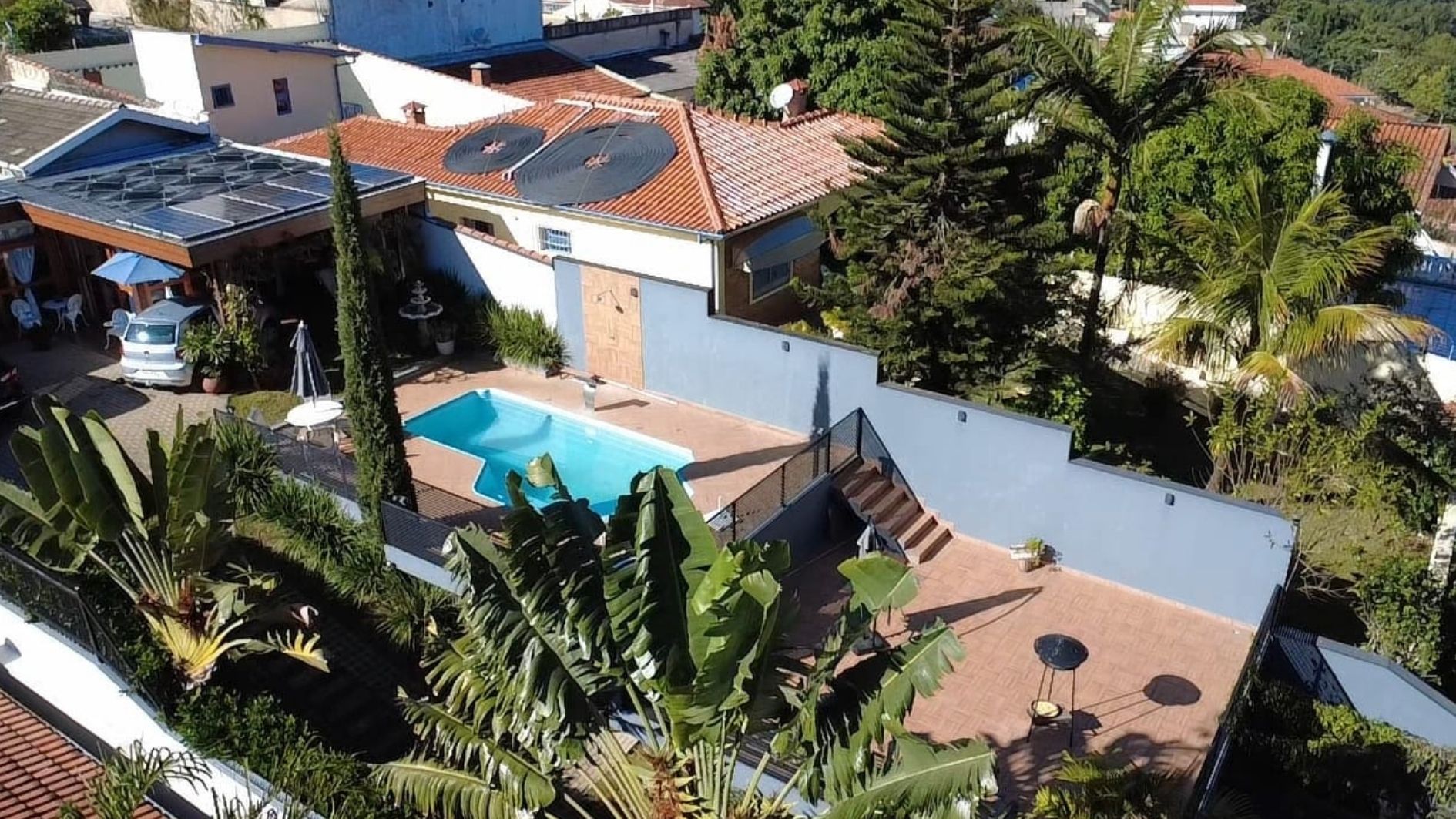 Linda Residência de Alto Padrão, a 1km do centro da cidade de Águas de Lindoia - SP