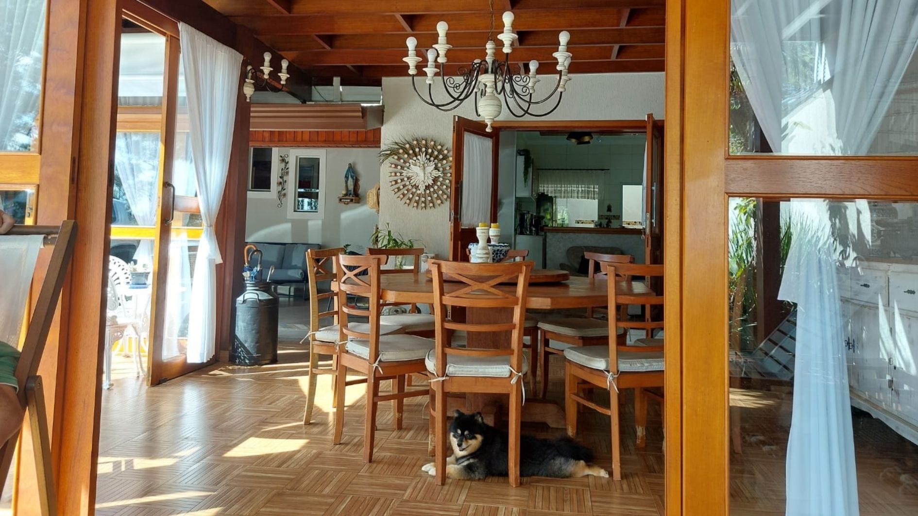 Linda Residência de Alto Padrão, a 1km do centro da cidade de Águas de Lindoia - SP