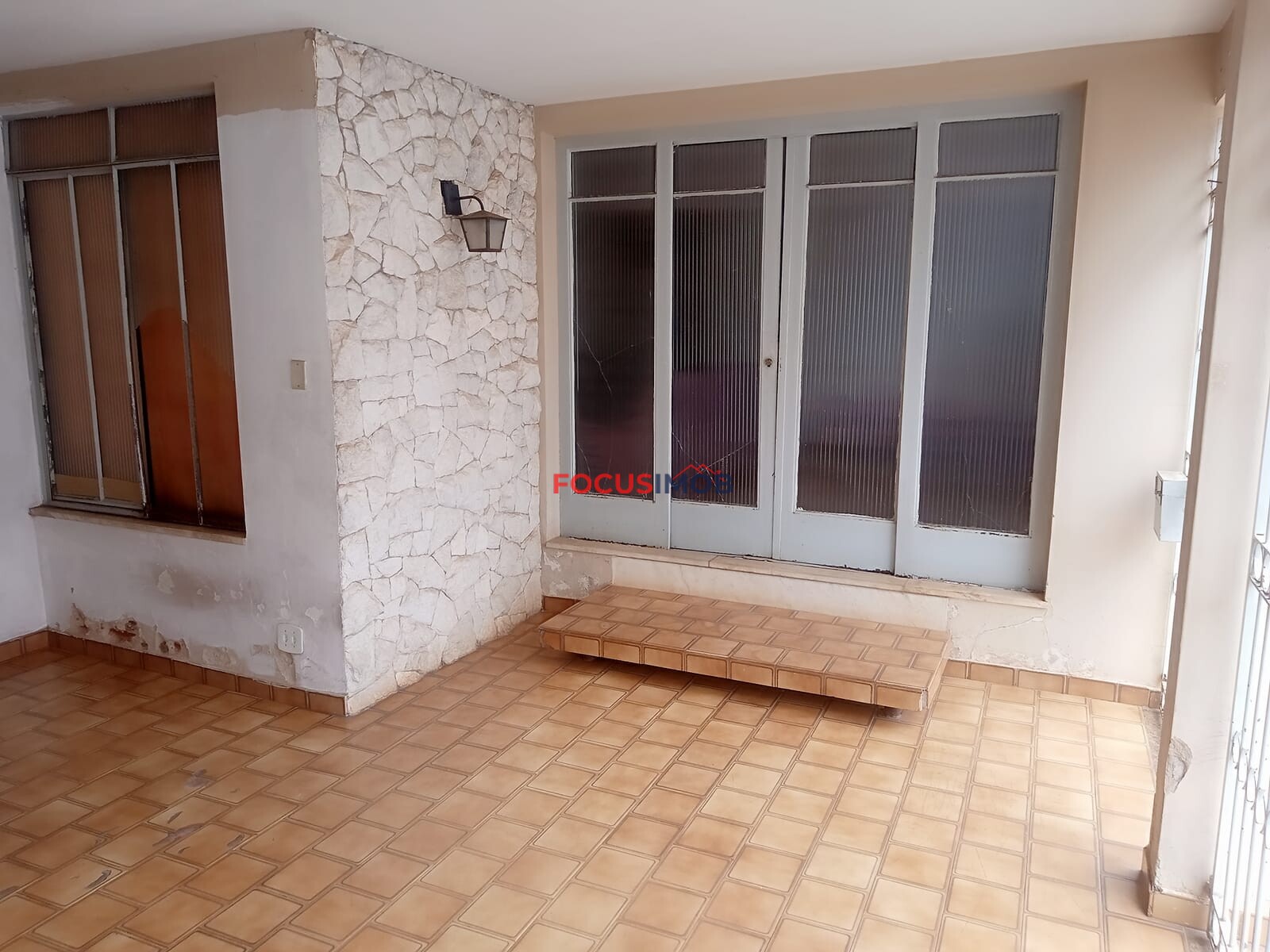 Prédio Comercial com Casa Assobradada à Venda – Itapira/SP