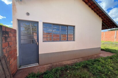 Casa de Esquina com Salão Comercial à venda - Ótima Oportunidade