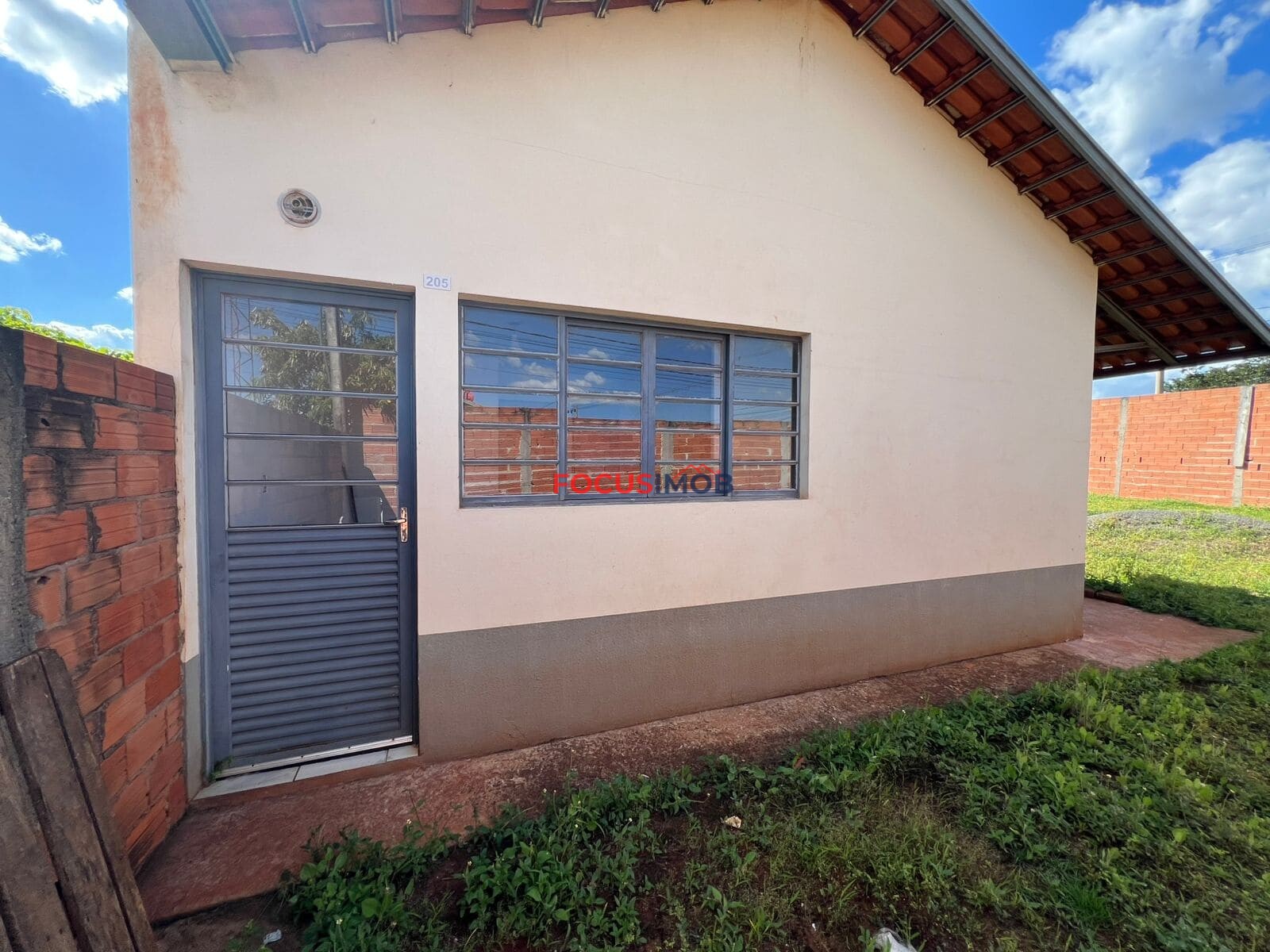 Casa de Esquina com Salão Comercial à venda - Ótima Oportunidade