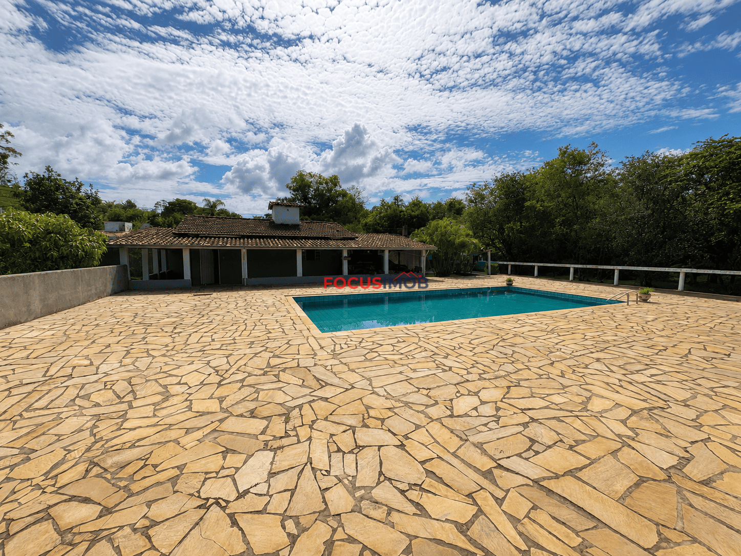 🌿 Chácara Completa em Monte Sião/MG – 1.500 m² com Piscina, Campo e Área de Lazer | R$ 550.000