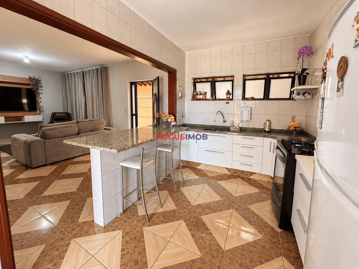 Casa com 3 Quartos, Closet e Garagem para 3 Carros – Jardim Itacolomy
