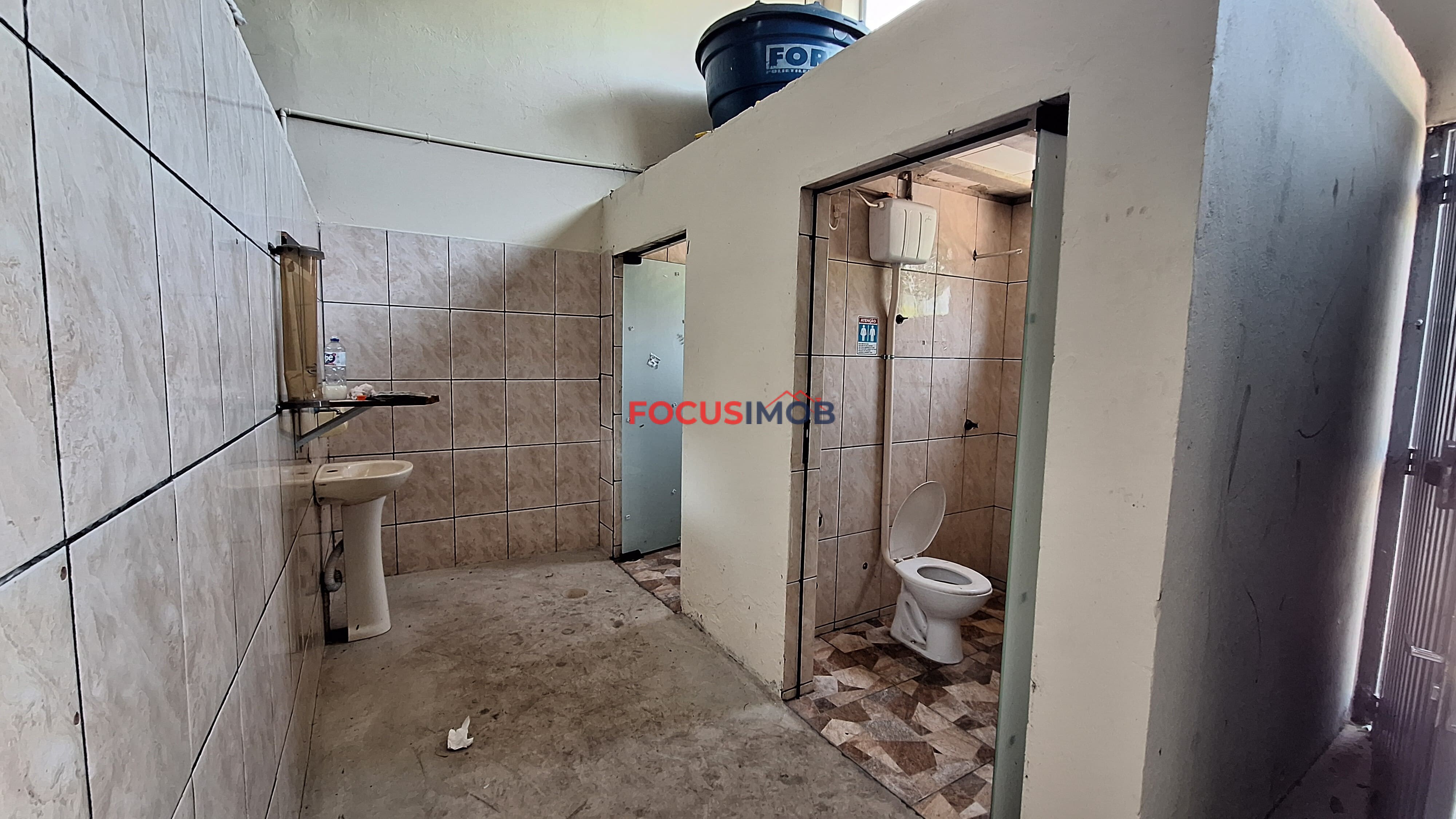 Barracão Comercial para Alugar com 277 m² e Estacionamento Frontal