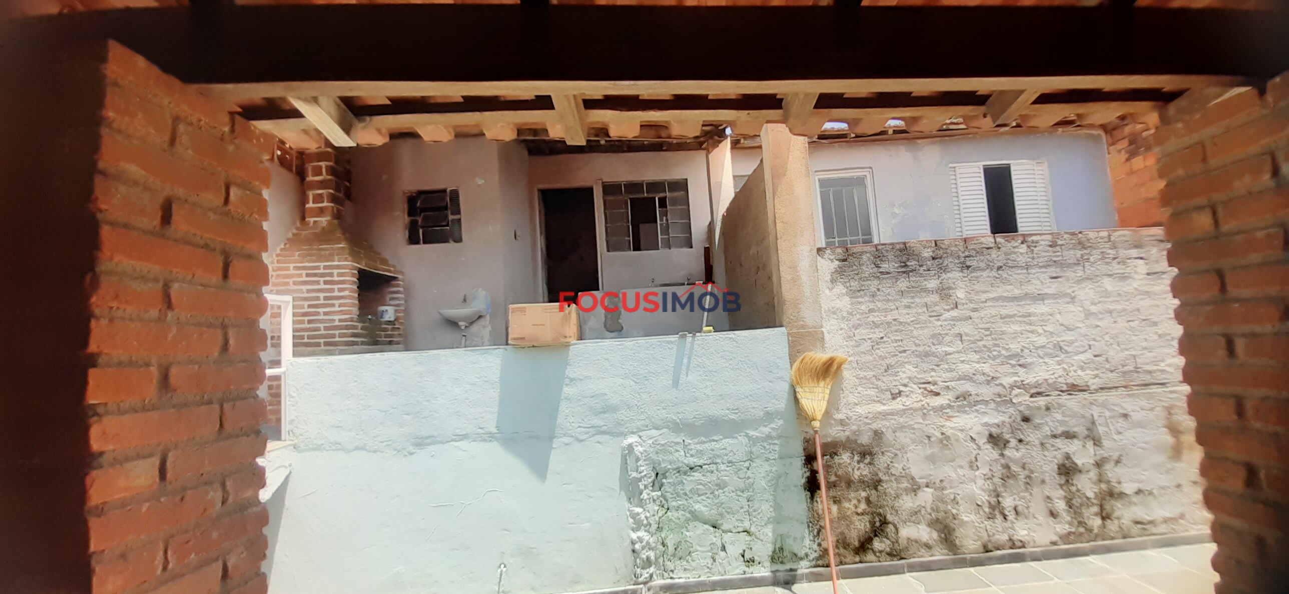 Linda casa no Jardim Itacolomy Zona Sul