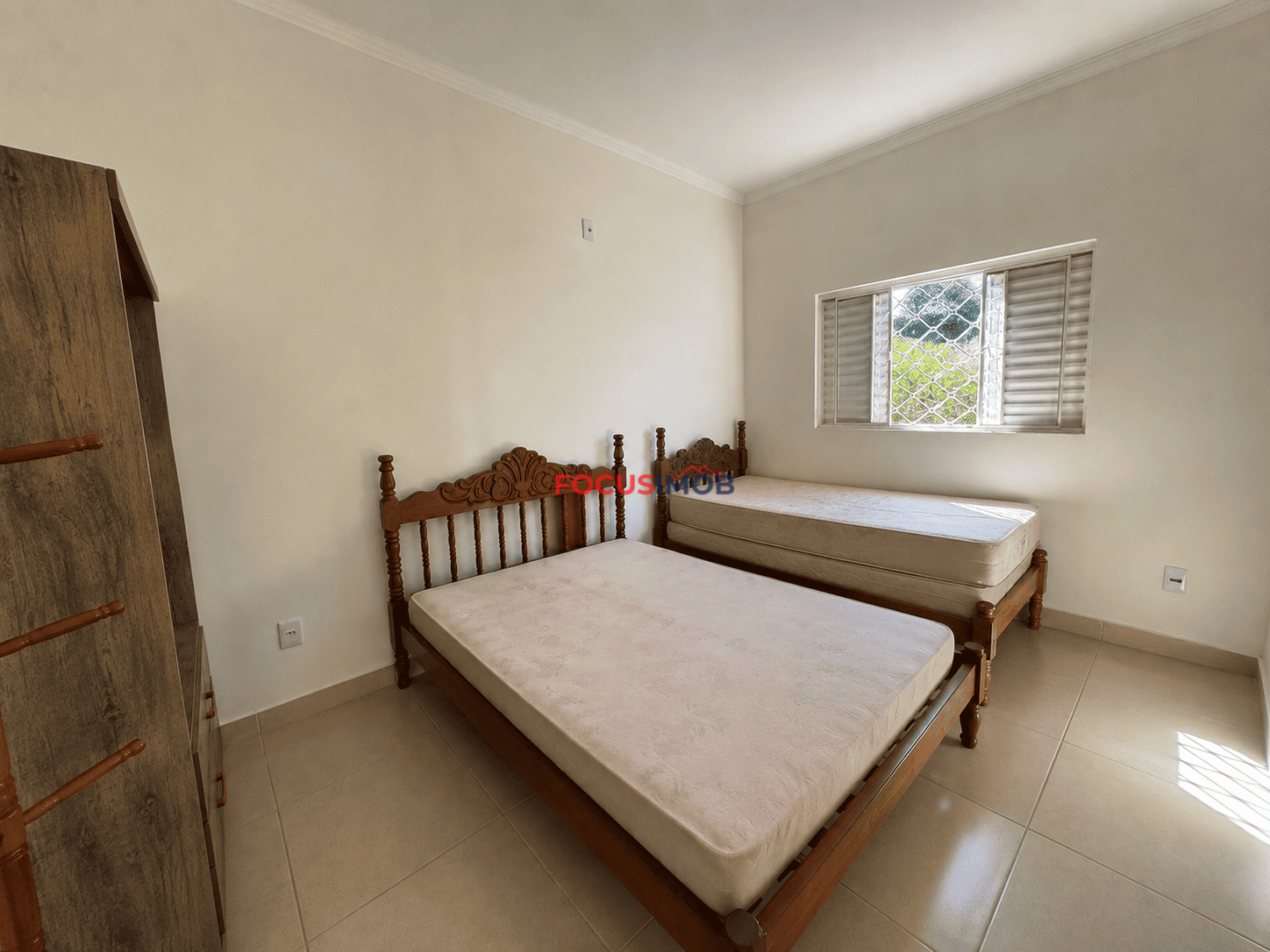 Chácara Completa com 2.000 m², Casas, Piscina e Energia Solar – Porteira Fechada