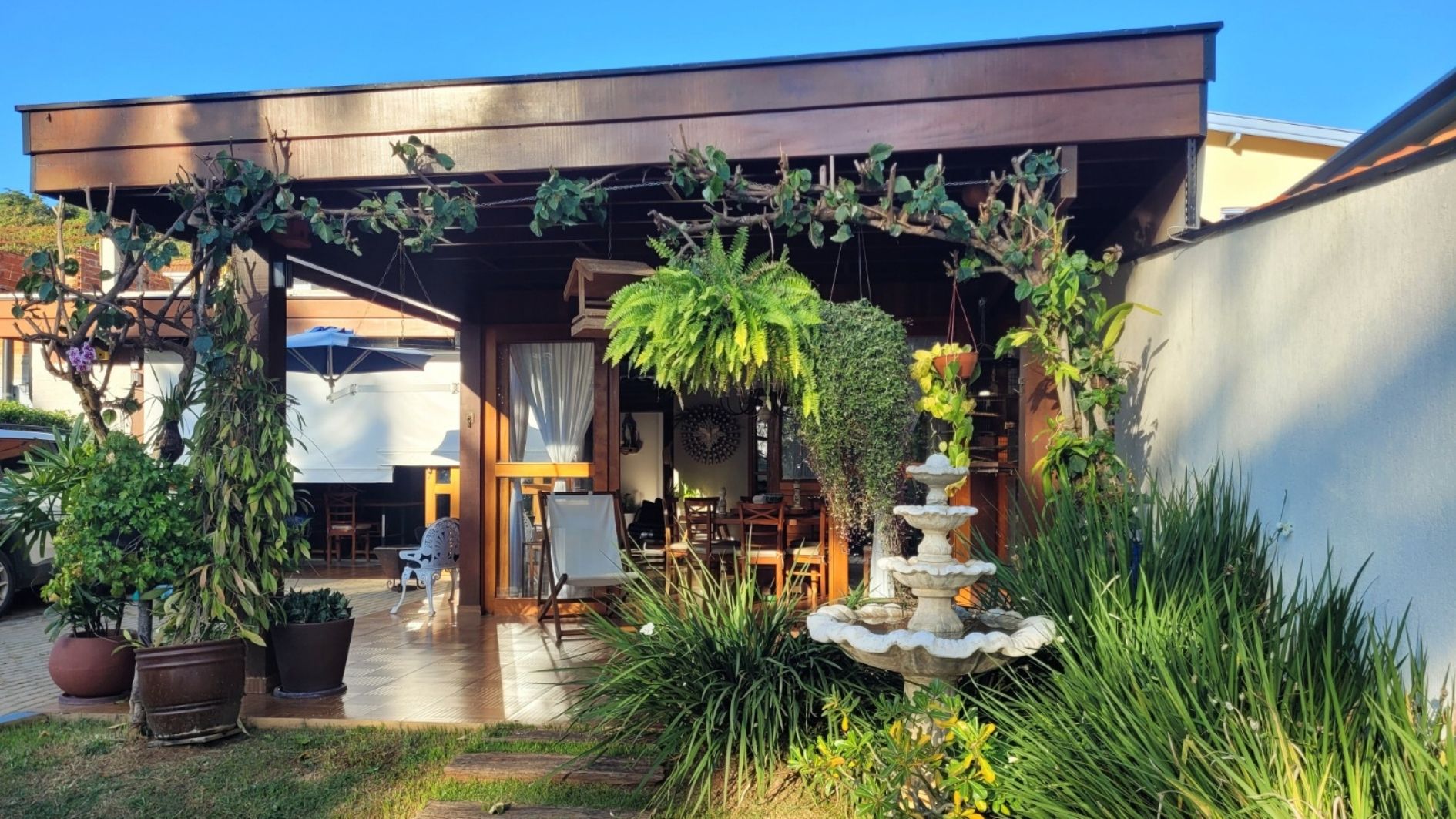 Linda Residência de Alto Padrão, a 1km do centro da cidade de Águas de Lindoia - SP