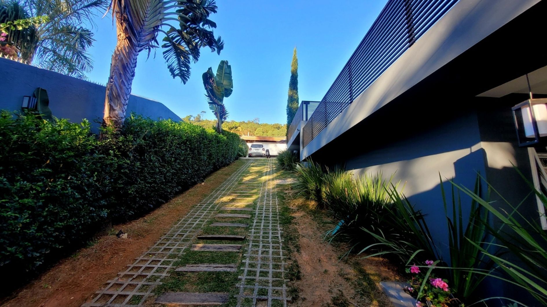 Linda Residência de Alto Padrão, a 1km do centro da cidade de Águas de Lindoia - SP