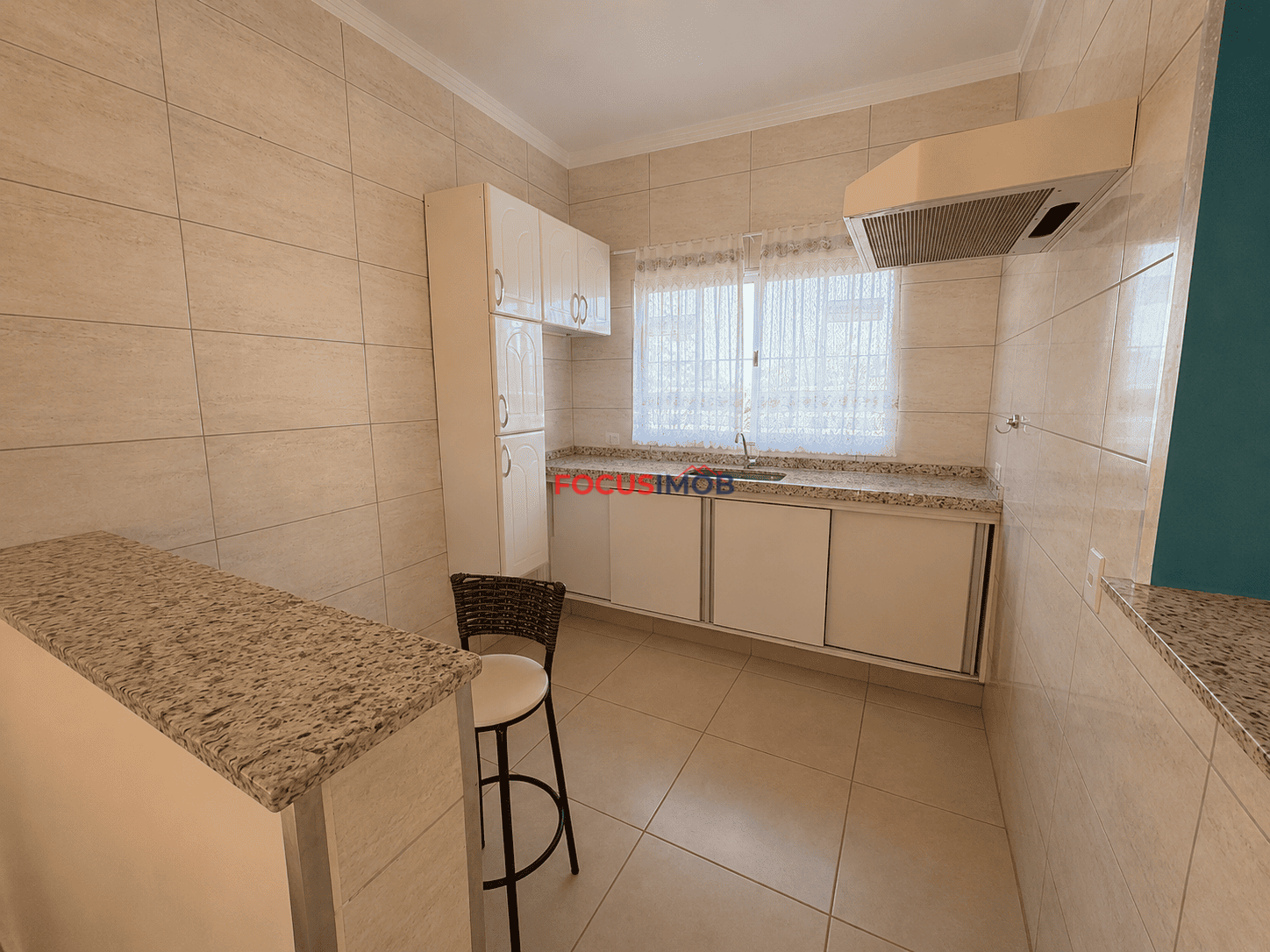 Chácara Completa com 2.000 m², Casas, Piscina e Energia Solar – Porteira Fechada