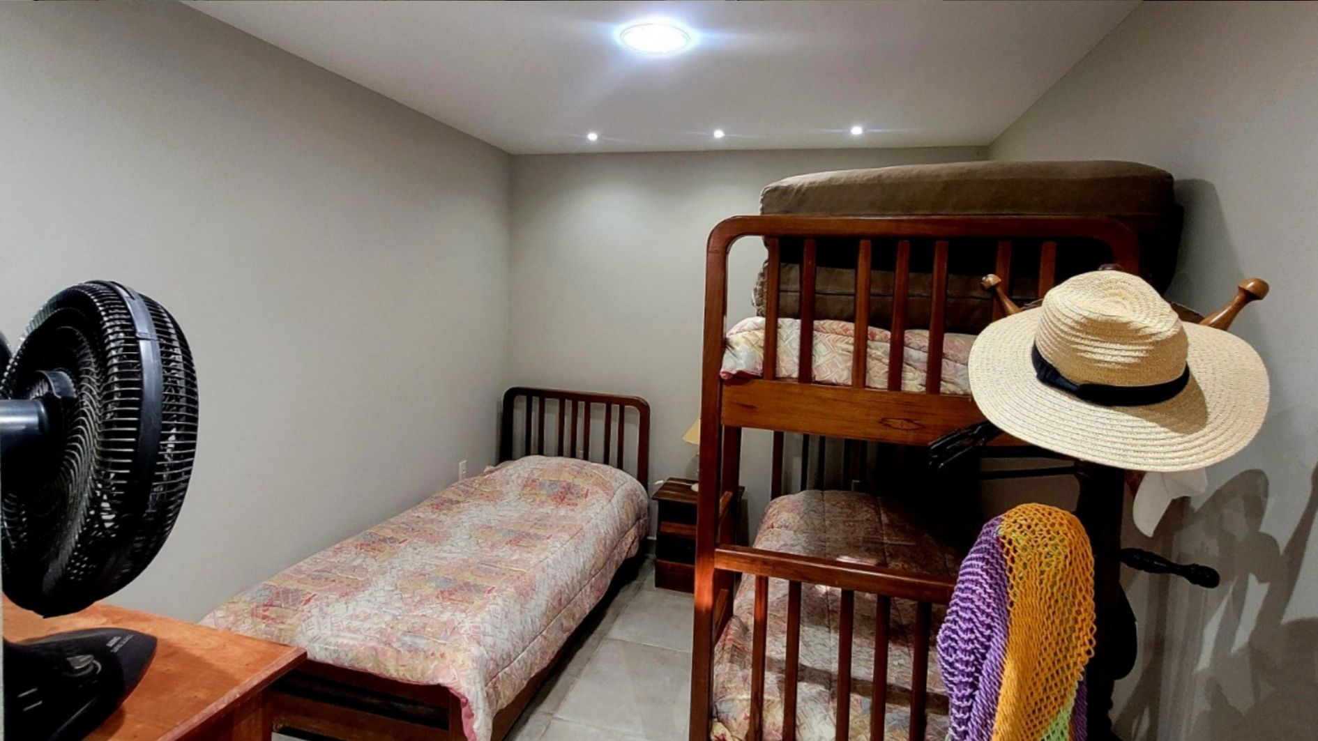 Linda Residência de Alto Padrão, a 1km do centro da cidade de Águas de Lindoia - SP