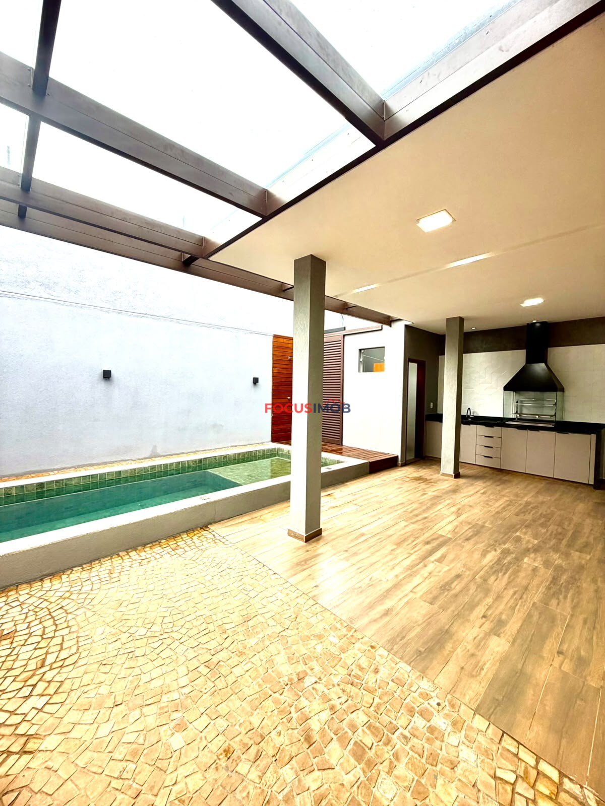 CASA A VENDA NO JARDIM INPERIAL - MOGI GUAÇU