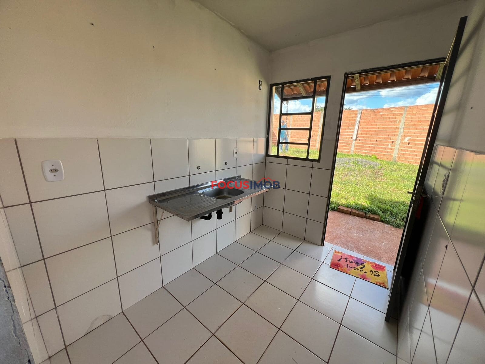 Casa de Esquina com Salão Comercial à venda - Ótima Oportunidade