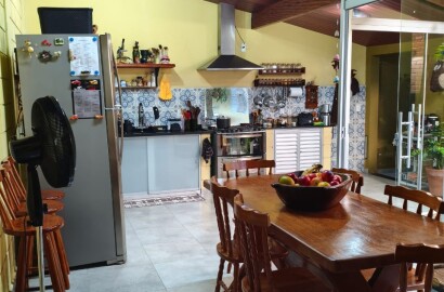 CASA  NO CONDOMÍNIO DR. FALSETTI – MOGI GUAÇU/SP- 3 DORMITÓRIOS