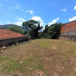 Terreno Plano e Amplo no Vale das Águas - Águas de Lindóia - SP