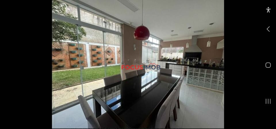 Sobrado Completo no Planalto Verde | 3 Quartos, Suíte Master e Terraço
