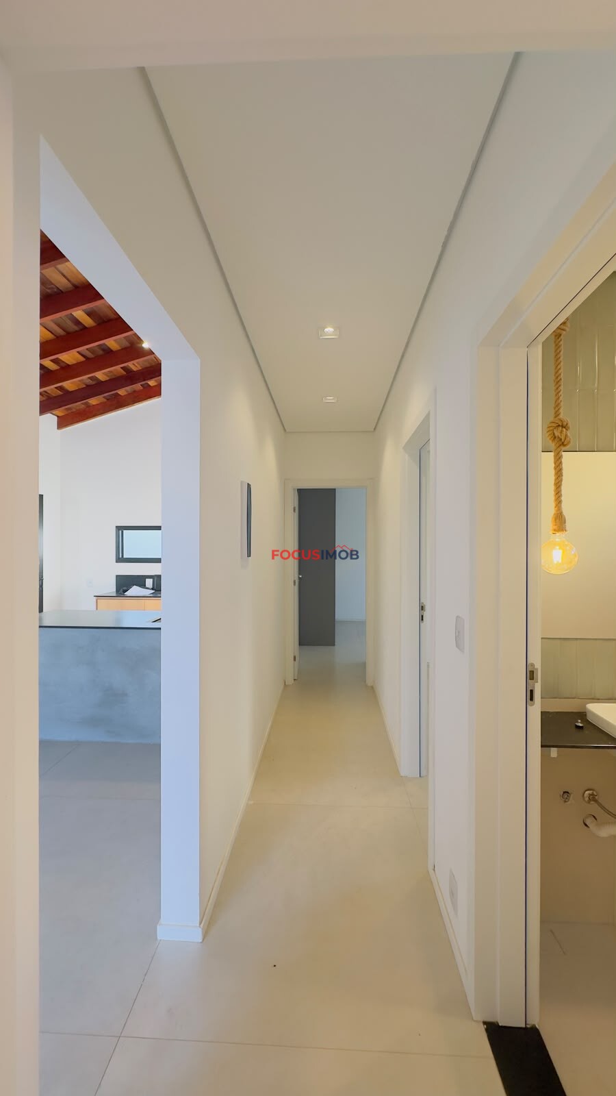Foco em Conforto e Família: Seu Novo Lar no Jardim Pinheiros: Casa Nova com 3 Quartos, 2 Banheiros e Garagem