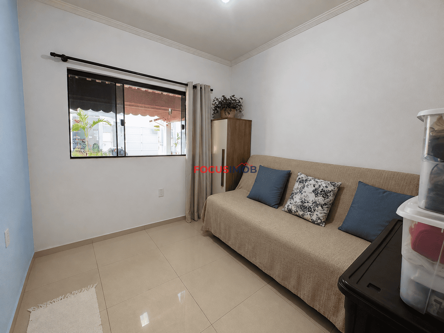 Casa à Venda com 3 Dormitórios, Suíte, Churrasqueira e Ponto Comercial