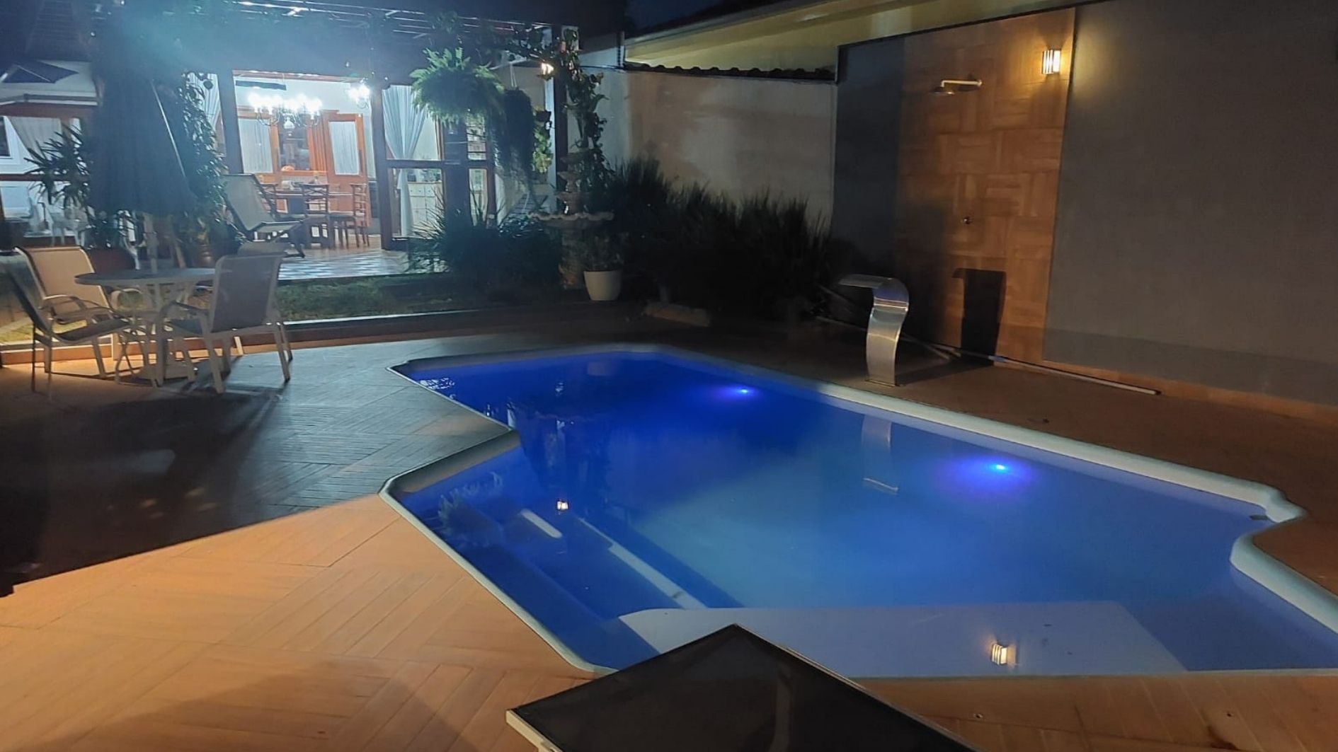 Linda Residência de Alto Padrão, a 1km do centro da cidade de Águas de Lindoia - SP