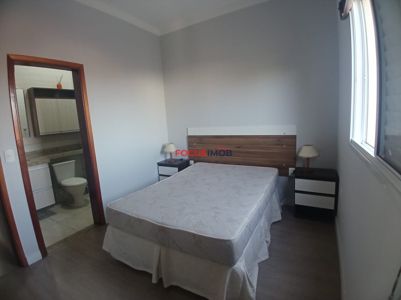 Apartamento localizado no 2º andar, em prédio com elevador, oferecendo conforto e praticidade no dia a dia.