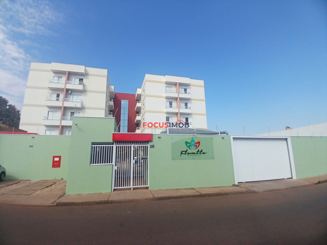 Apartamento localizado no 2º andar, em prédio com elevador, oferecendo conforto e praticidade no dia a dia.