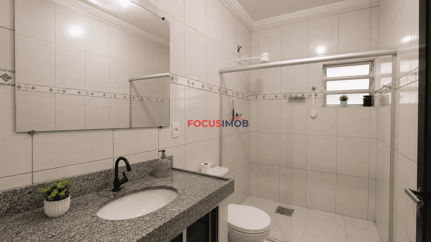 Casa à Venda com 4 Quartos sendo 2 Suítes e 190 m² de Área Construída