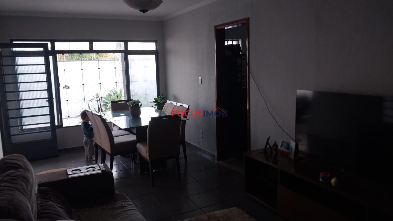 Casa no bairro Cambuí - Mogi Guaçu - 3 Dormitórios