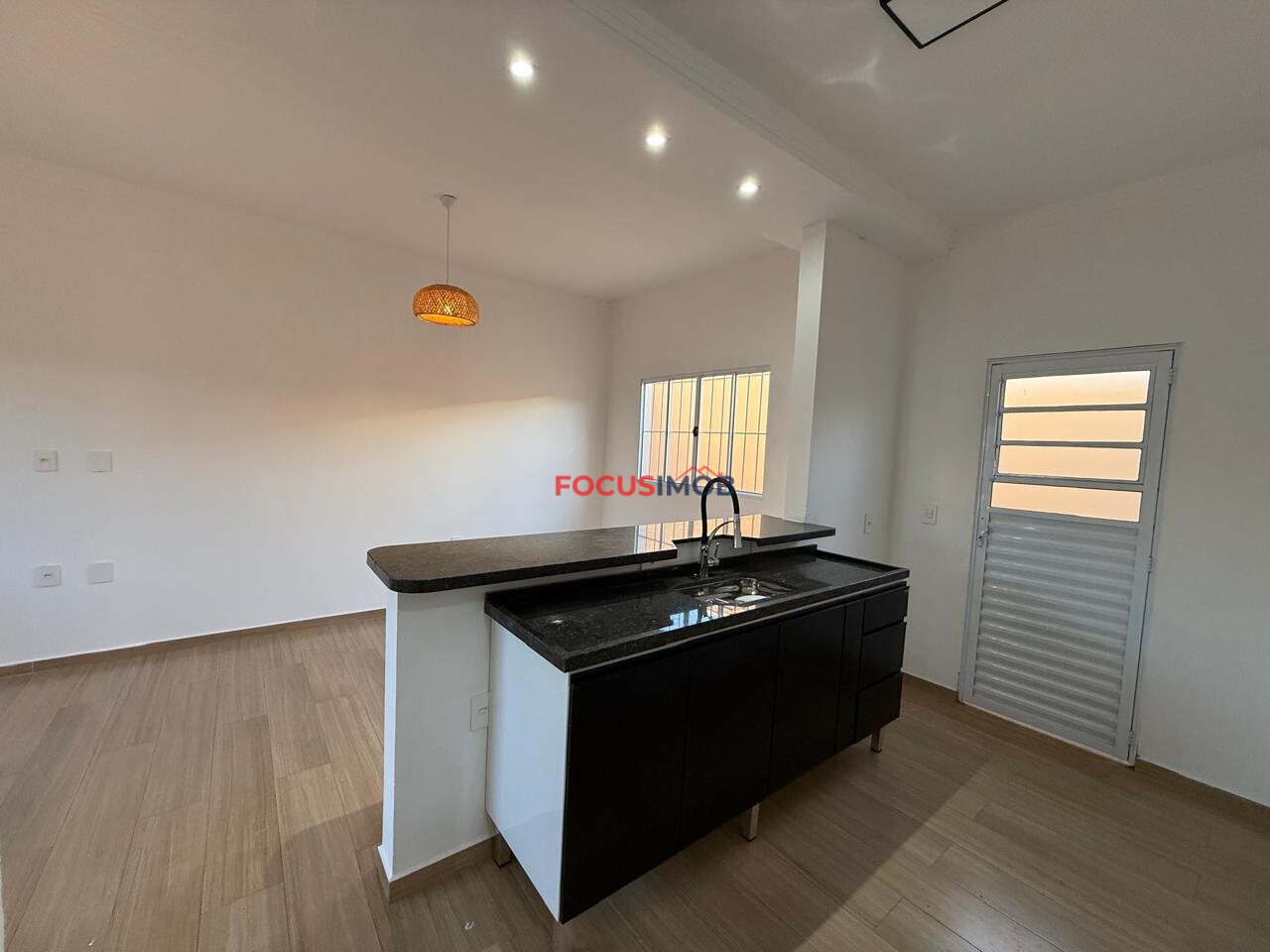 Casa Moderna no Jd. Esplanada | 3 Dormitórios (1 Suíte) a 5 Minutos do Centro