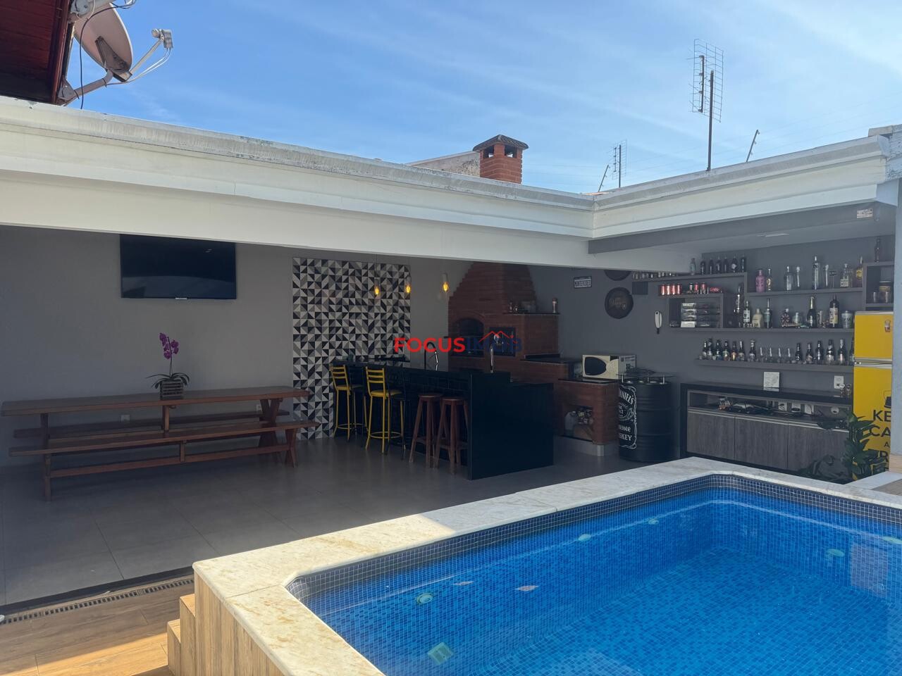 LINDA CASA COM PISCINA À VENDA – JARDIM CASA GRANDE | MOGI GUAÇU/SP