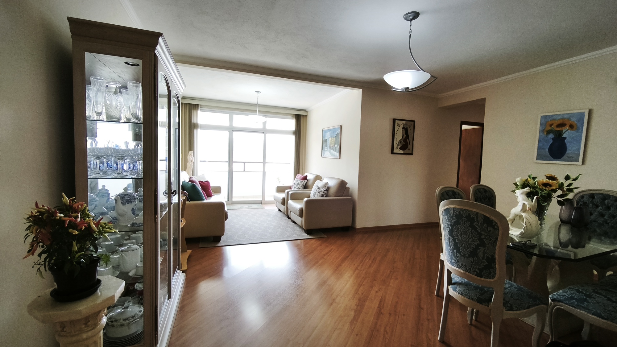 Apartamento Espaçoso e Arejado, com 3 Quartos (2 Suítes), próximo à Fonte Di Trevi, em Serra Negra!