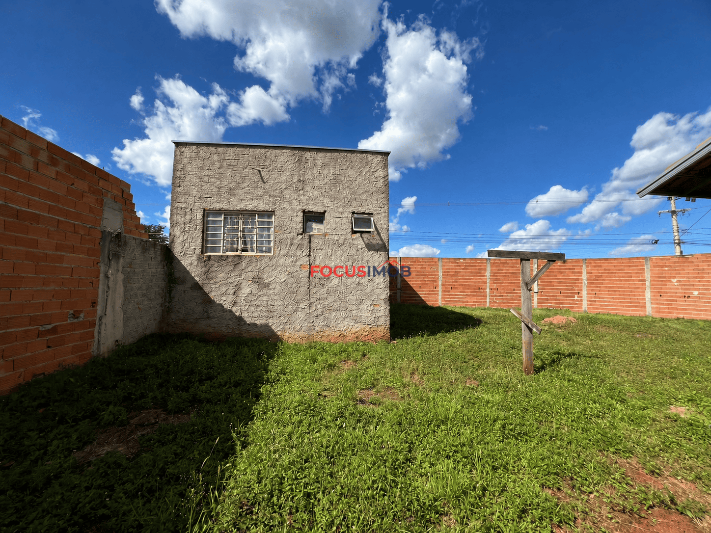 Casa de Esquina com Salão Comercial à venda - Ótima Oportunidade